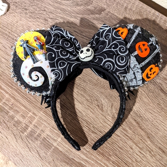 Mouse Ears - Picture 1 of 2